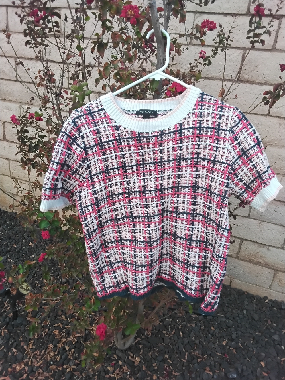 Ann Taylor Short Sleeve Tweed Plaid Crew Sweater in White, Pink & Black